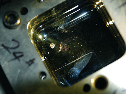 <a href='http://m.shmonky.com/product/3.htm' class='text_a'>模具激光焊機(jī)</a>修復(fù)鏡面模具效果